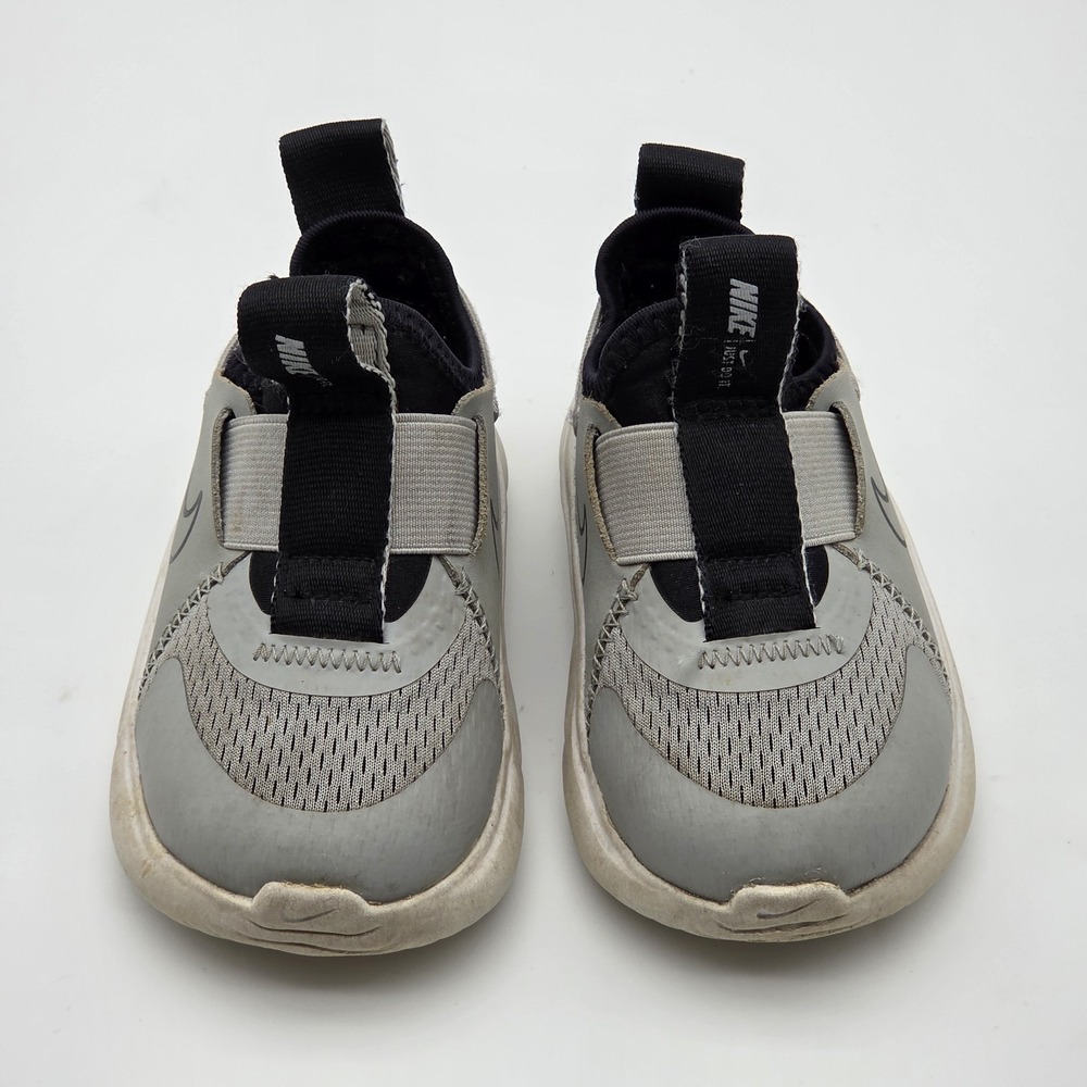 Toddlers Nike Flex Plus in light grey- size 6C
